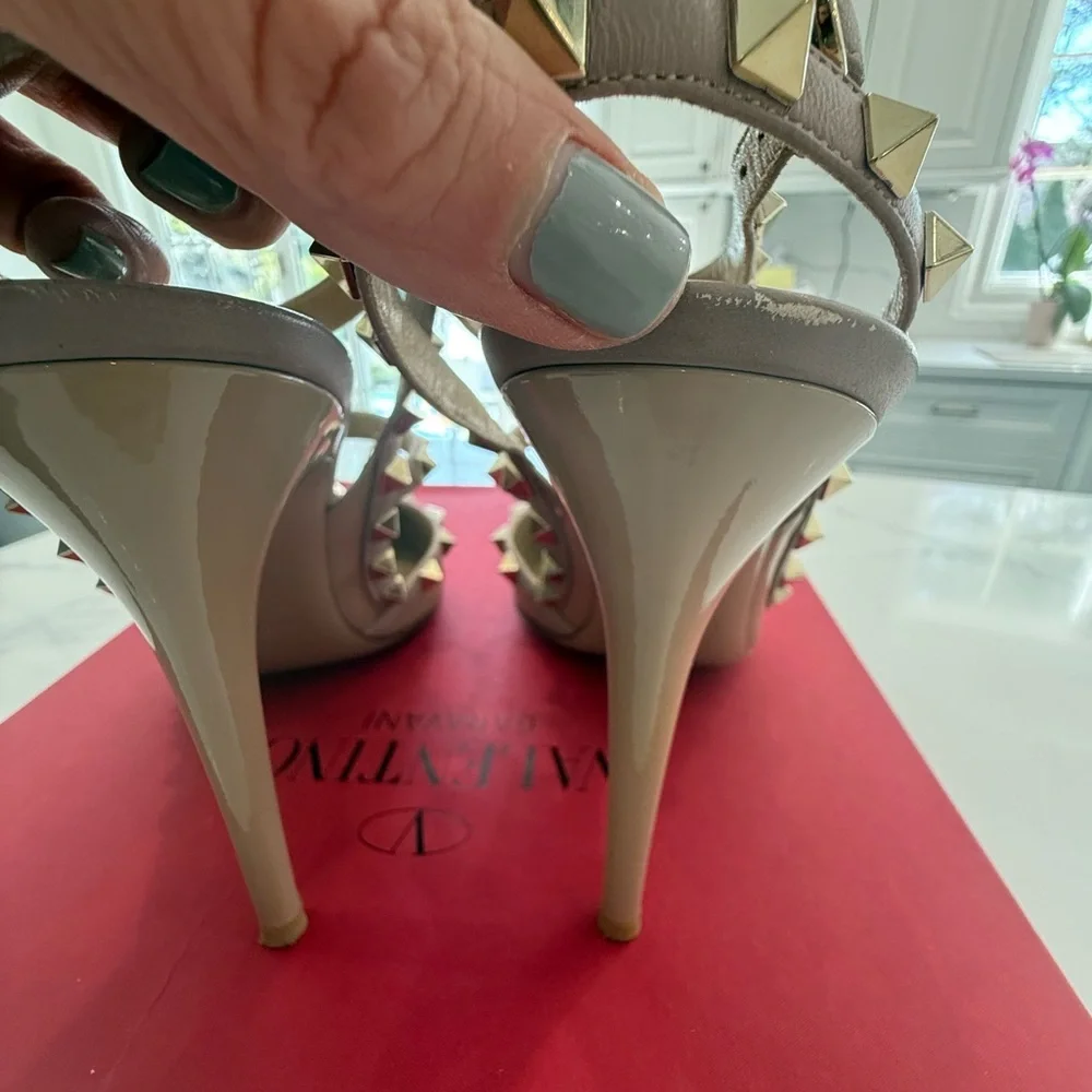 Valentino Garavino Rockstud Nude sling back 100m Heels EU 40